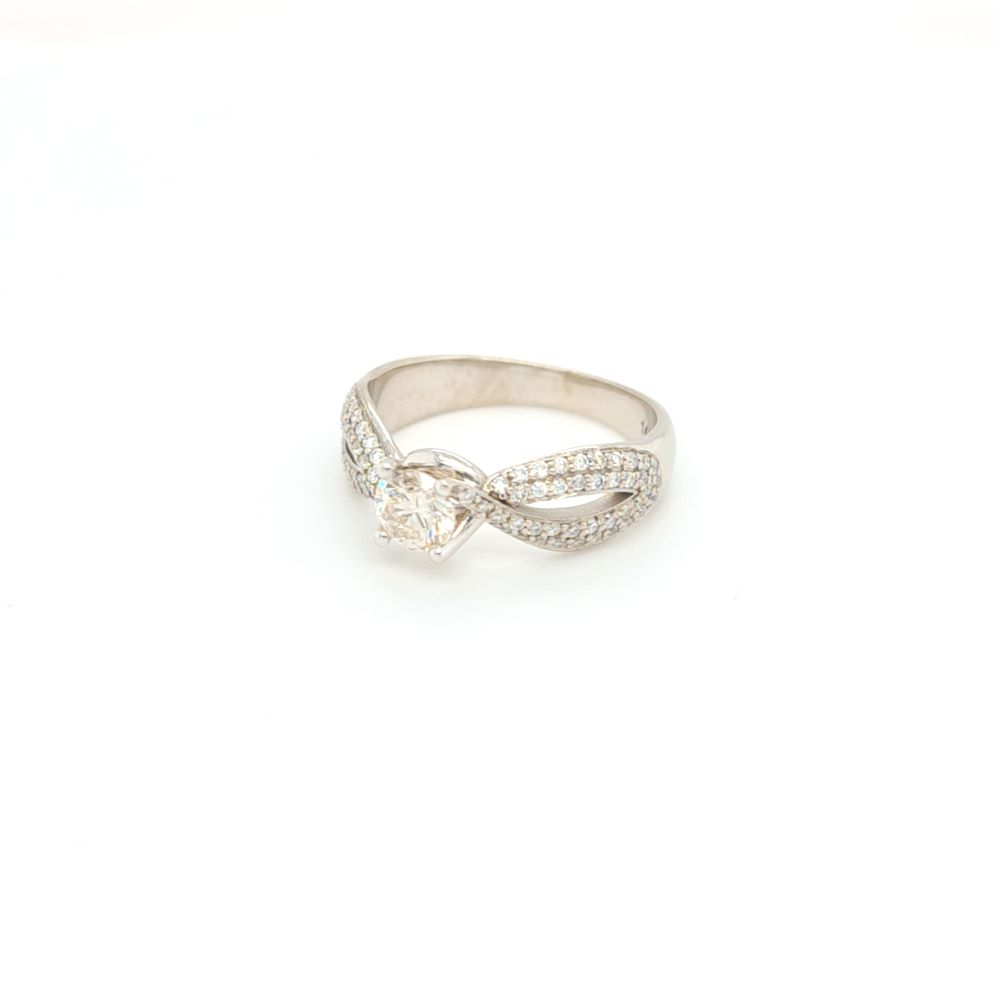 טבעת אירוסין משובצת יהלומים 0.40 קראט יהלום מרכזי זהב לבן דגם מיכאלה
