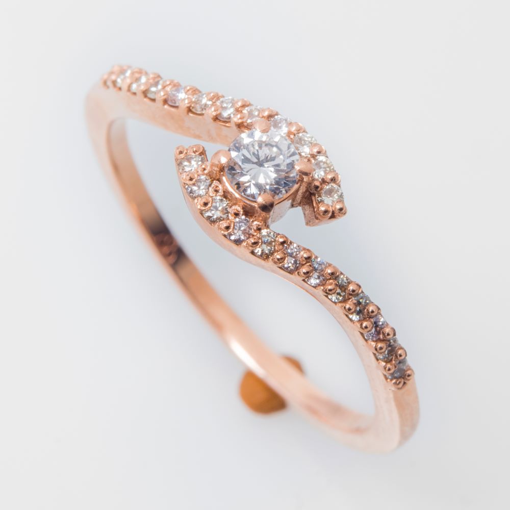 טבעת אירוסין משובצת יהלומים זהב אדום דגם גלורי 2.0